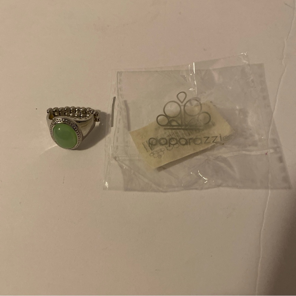 Paparazzi: Mystically Malibu - Green Ring New
